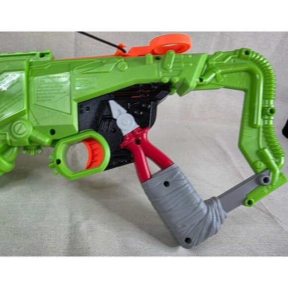 Nerf Zombie Strike Outbreaker Bow Blaster – Tested, No Darts - Picture 4 of 8